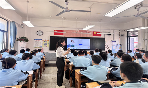 以赛促能  创新引领未来 ——平顶山市第四十三中学成功举办2025年信息融合课选拔大赛