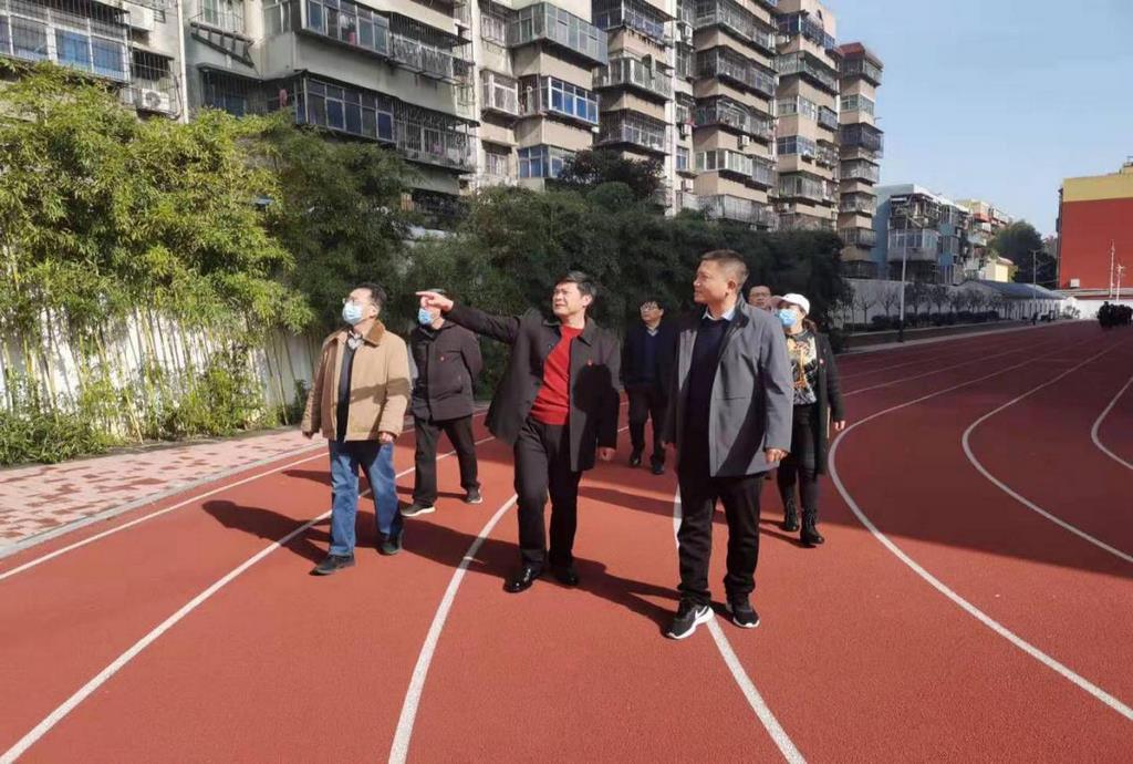 市教体局四级调研员段晓兵莅临市四十三中学检查春季开学工作