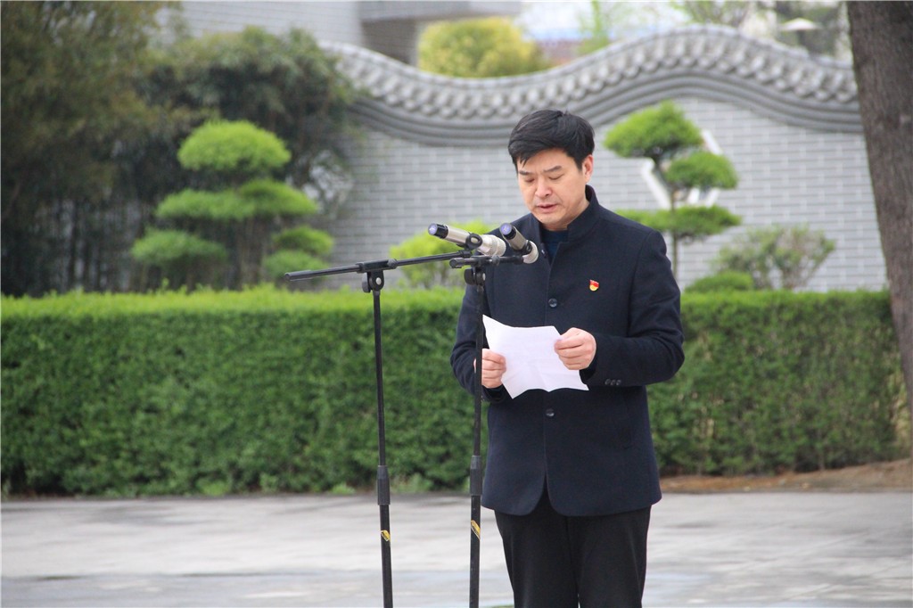 平顶山市第四十三中学开展“缅怀革命先烈，弘扬民族精神”主题教育活动