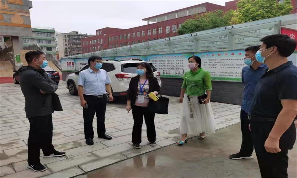 市四十三中迎接第八督导组检查开学准备工作