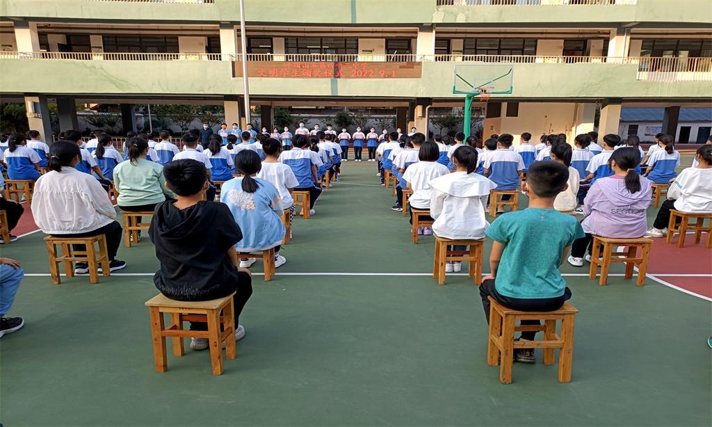 文明学生.jpg